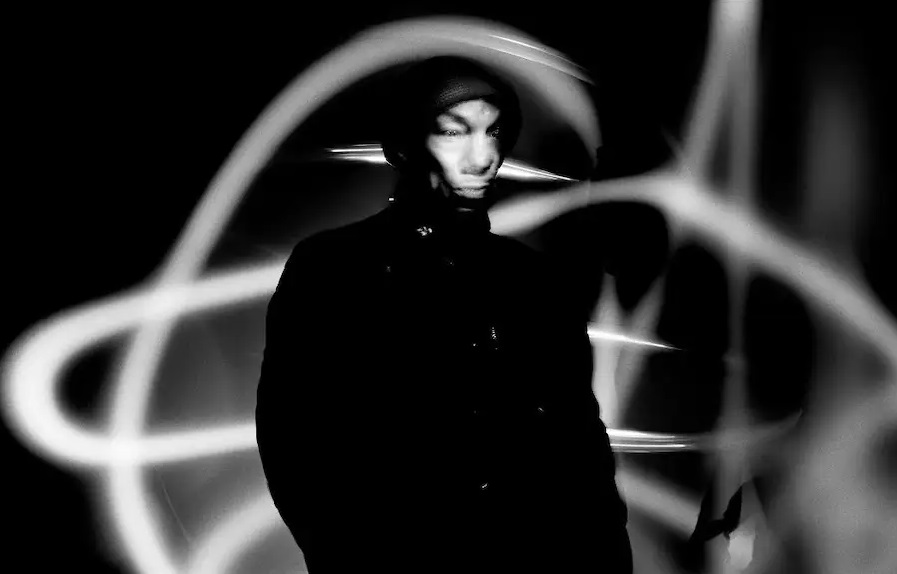 Se titula Different When It's Silent