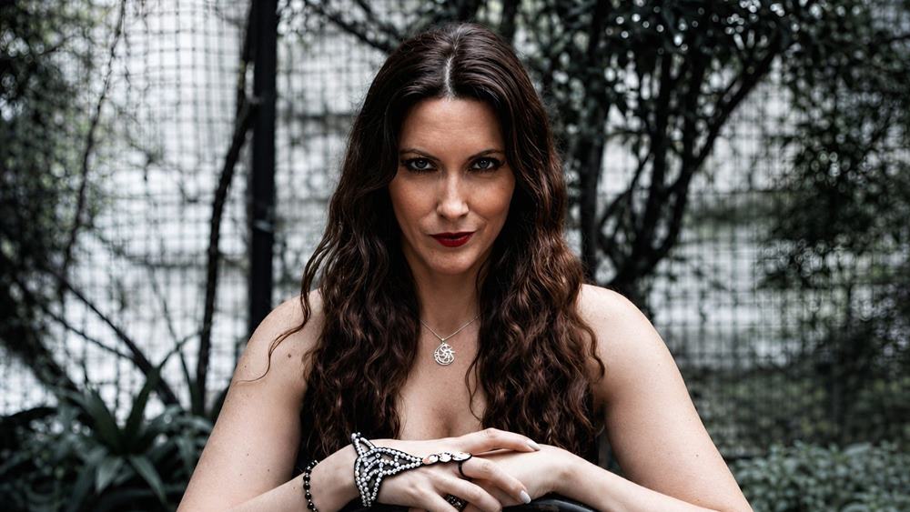 Caterina Nix vuelve a colaborar con Mortemia