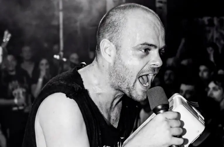 Viejos Vinagres: Revisa primeras imágenes de biopic de Luca Prodan