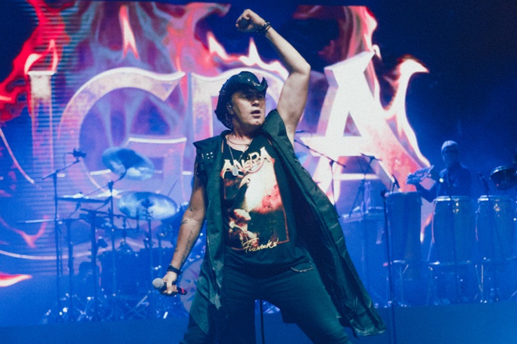Angra: La tierra siempre será santa