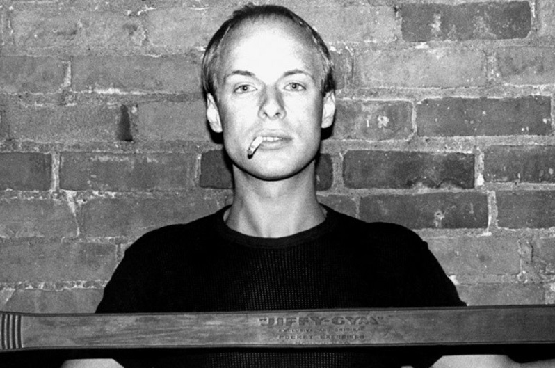 Brian Eno comparte video para la canción 'Stiff'