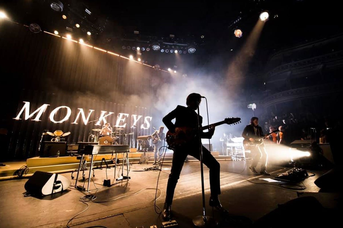 Videos: Arctic Monkeys da su primer concierto en más de tres años