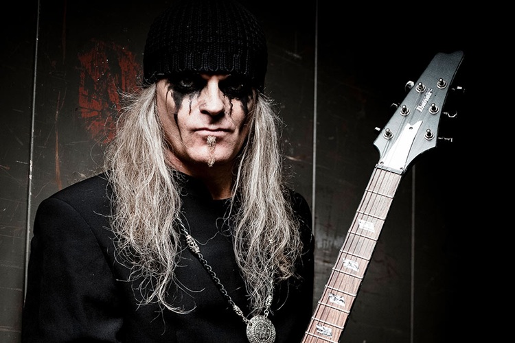 Tom G. Warrior: ''Tiene que haber cierta dignidad en lo que haces''